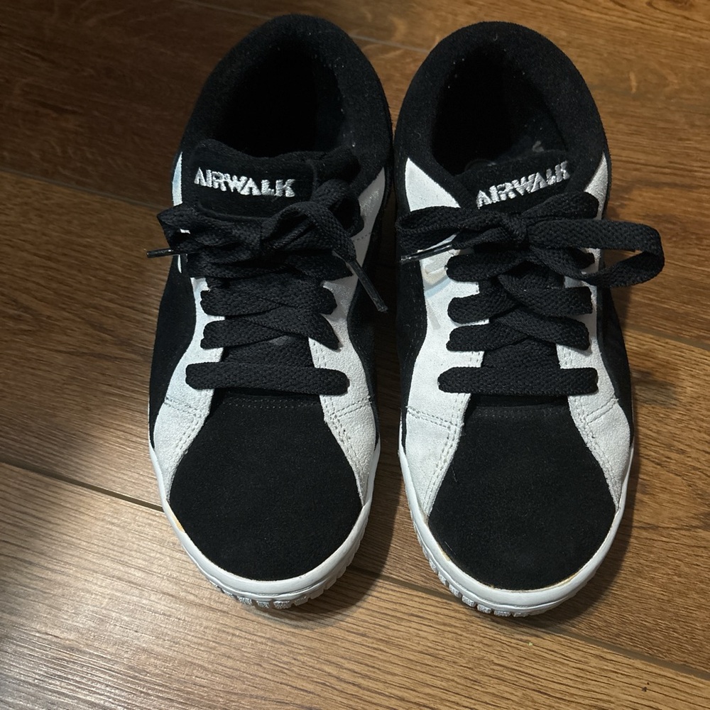 Vintage 1990 Airwalk shoes